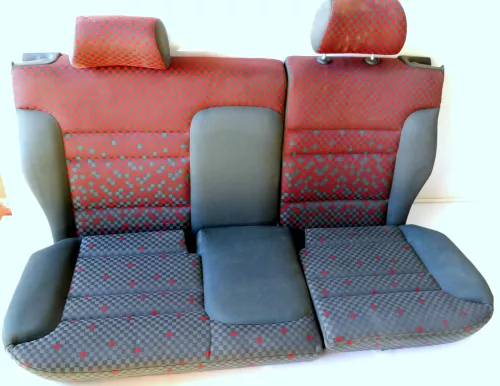 Audi A3 8L Sitz Sitze hinten Rückbank Rücksitzbank Sitzfläche Kopfstützen rot (100939)