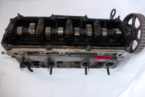 VW Passat 3B A4 Zylinderkopf 1,6 74kw 101PS von Motor ADP 