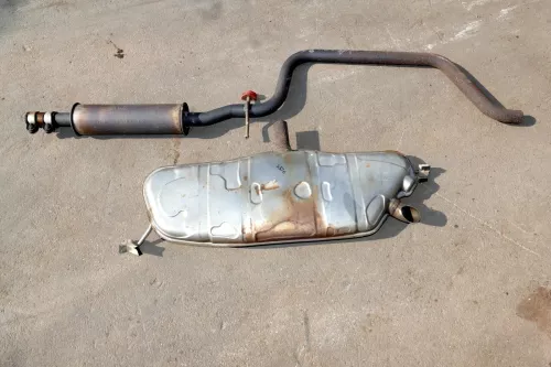 VW Golf 5 V Auspuff Endschalldämpfer hinten 1,4 BUD Motor 59kw 80PS Mittelscha