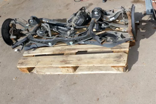 VW Golf 5 V Achse hinten Hinterachse Achsträger Querlenker Stabi Stabilisator cc (102007)