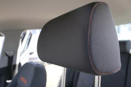 VW Golf 5 V Kopfstützen Kopfstütze vorne rechts oder links GOAL orangene Nähte (102151)
