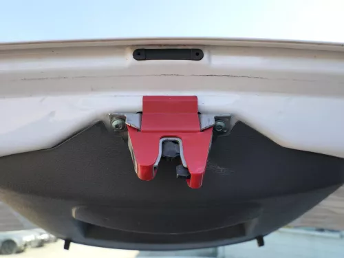 VW Fox Heckschloß Schloß unten an der Heckklappe 5Z6827505 (102929)