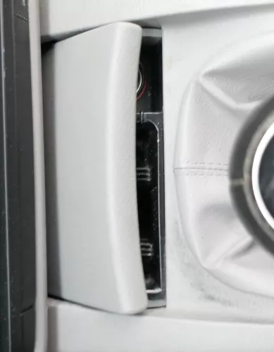 VW Passat 3B Aschenbecher Zigarettenanzünder vorne grau (103482)