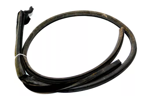 VW Golf 3 & 4 1E Cabrio Dichtung Tür vorn+ Seitenscheibe hinten rechts 1E0847330