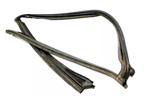 VW Golf 3 4 1E Cabrio Dichtung vorn Scheibe Verdeck Windschutzscheibe 1E0871349