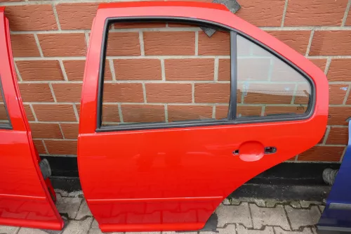 VW Bora Tür hinten links nur Limousine rot LP3G (103938)