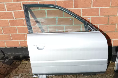 Audi A6 4A C4 Tür Türblatt vorne rechts Beifahrertür silber LY7M (104256)