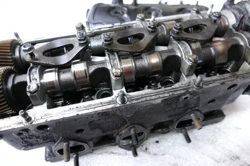 VW Passat 3BG Zylinderkopf Kopf Nockenwelle 2,5 TDI 132kw 180PS AKE links Fahrer (104660)