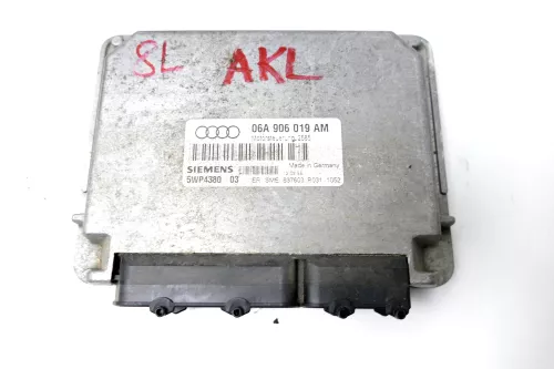 Audi A3 8L Steuergerät 1,6SR 74kw 06A906019AM 101PS AEH Motor (104869)