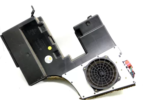 Audi A4 Avant Kombi Subwoofer 8D9035381 Lautsprecher Bassbox Nokia (105554)