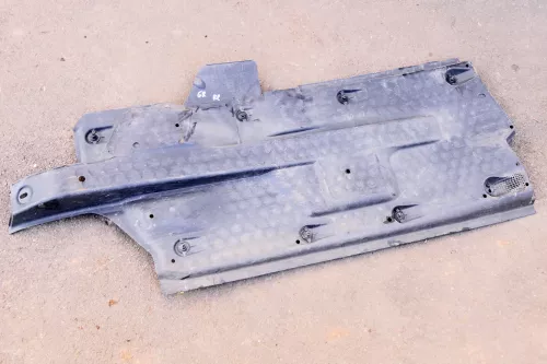 VW Polo 9N 6R Unterbodenverkleidung Verkleidung rechts unte Abdeckung 6Q0825202M