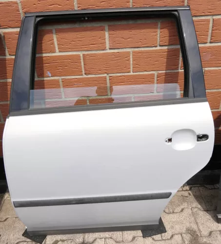 VW Passat 3B 3BG Kombi Variant Tür hinten links silber LB7Z (106771)