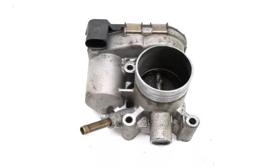 VW Polo 6N2 Lupo Drosselklappe Drosselklappenstutzen 030133062A AKK AUD ALD AUC