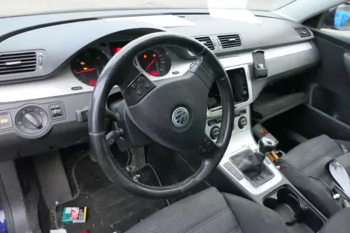VW Passat 3C Armaturenbrett schwarz OHNE Anbauteile ohneAirbags