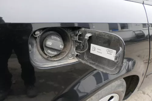 Audi A4  8E B7 Tankdeckel Tankklappe Tank Deckel Klappe schwarz LY9B (108117)