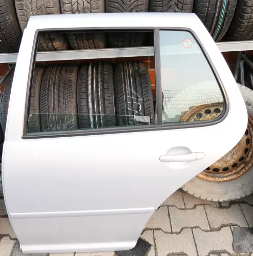 VW Golf 4 Limousine Tür hinten links silber LB7Z (KEINkombi) lackierte Leisten (108207)