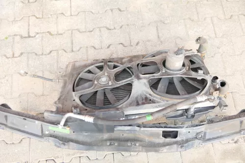 VW Passat 35i 3A Schloßträger Kühler Kondensator Aufnahme (108227)