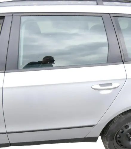 VW Passat 3C Kombi Variant Tür hinten links silber LA7W - OHNE Anbauteile