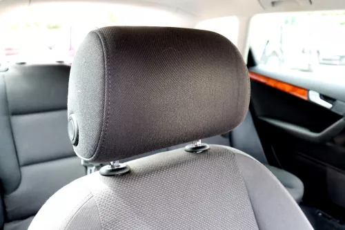 Audi A3 8P Kopfstütze vorne schwarz / soul vorn PR-N7A + 3TB rechts (108961)