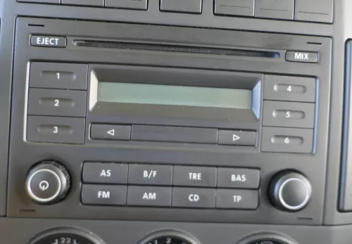 VW Fox 5Z Polo 9N3 Radio CD Player Original RCD200 Red BVX 6Q0035152G mitCode (109070)