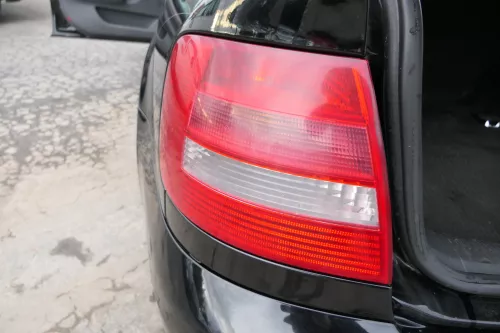 Audi A4 B5 Limousine hinten links Rückleuchte original Facelift 8D0945095