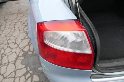 A4 B6 8E Limousine hinten links 8E5945217 Rückleuchte original Lampenträger