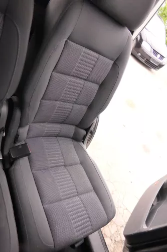 VW Touran Sitz hinten links anthrazit (hinterm Fahrersitz) Rücksitz - 111881 (111881)
