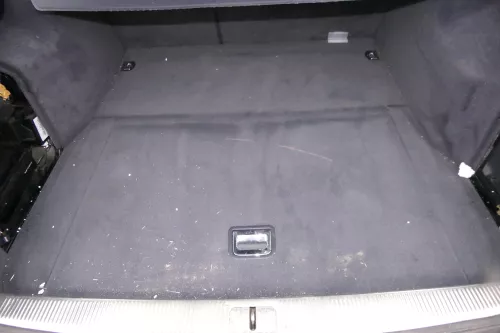 Audi A6 4B Limousine Verkleidung Teppich Kofferraum Kofferraumteppich (111929)
