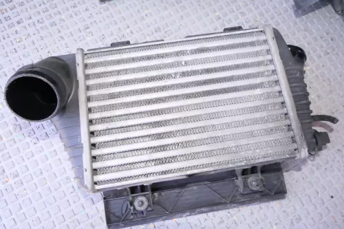 VW T4 Ladeluftkühler Ladeluft Kühler TDI 701145805A (112164)
