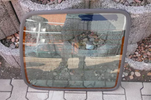 VW Caddy 9K Seat Inca nur Scheibe für Tür hinten links Heckklappe Hecktür  (112573)