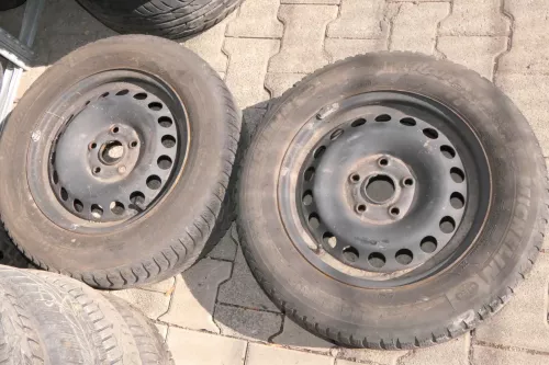 VW Golf 5 Caddy 195/65 R15 91T Winterreifen M+S Felgen 6jx15H2 ET47  ca. 3-4 mm