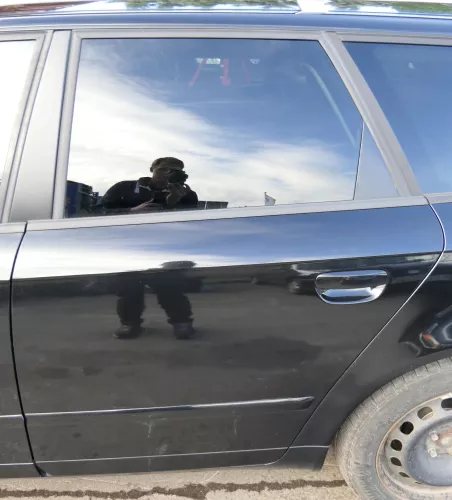 Audi A4 B7 8E Tür hinten links schwarz LZ9Y Kombi mit Scheibe und Rahmen