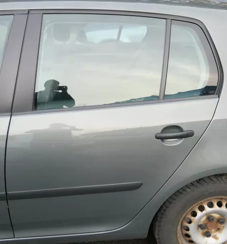 VW Golf 5 V 1K Tür Türrahmen hinten links 4/5-Türer grau LA6Q mit Scheibe