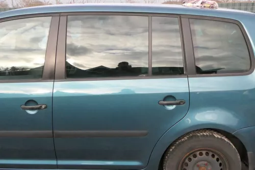 VW Touran 1T 1T3 Tür hinten links blau grün LC5Q mit Scheibe