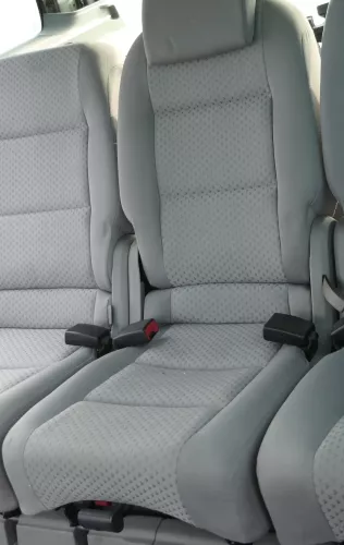 VW Touran Sitz hinten mitte mittig grau (1. Reihe) Rücksitz - ohne Kopfstütze (113414)