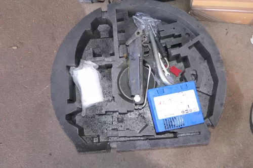 Audi A3 8P Bordwerkzeug Pannenset Wagenheber Abschleppöse für KeinNotrad (114172)