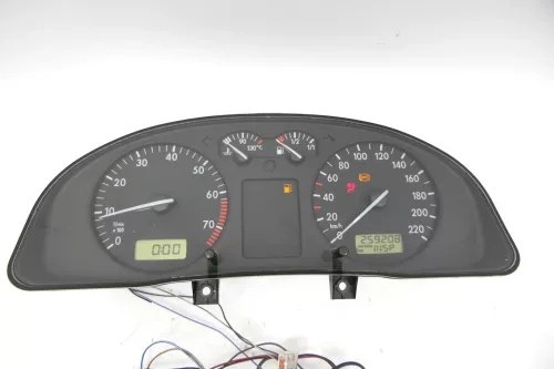 VW Passat 3B Tacho Tachometer Kombiinstrument 259.000km 09051969901 1,6 74kw AHL