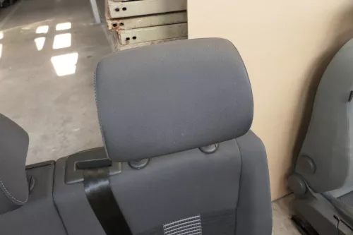 1x Golf 5M Plus Kopfstütze hinten rechts links anthrazit weiße Nähte United (116064)