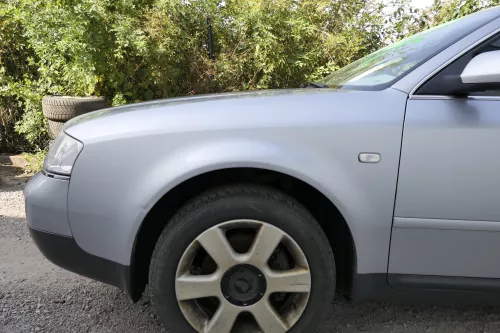 Audi A6 4B Kotflügel vorne links silber LY7M (bis ca.Mitte 2001 passend -DELLE