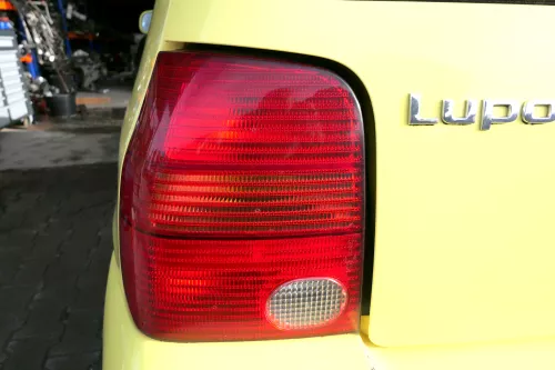 VW Lupo Rücklicht hinten links 6X0945111D Rückleuchte Heckleuchte Lampenträger (117853)