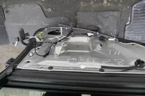 Audi A2 8Z Tür hinten links schwarz LZ9W -mit Rahmen, Scheibe und Fensterheber (118116)