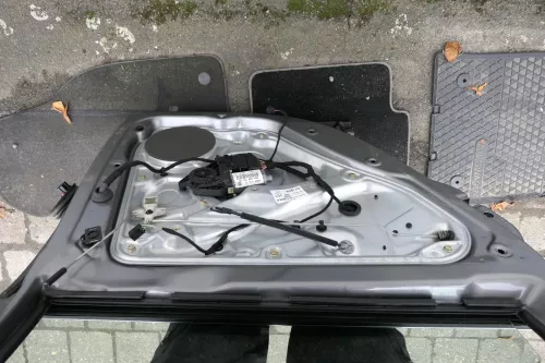 VW Passat 3B 3BG Kombi Avant Variant Tür hinten links mit Scheibe grau LD7W (118219)