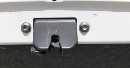 Skoda Fabia 5J Heckschloß Schloß unten an Heckklappe 5J0827501B Fanghaken (119051)