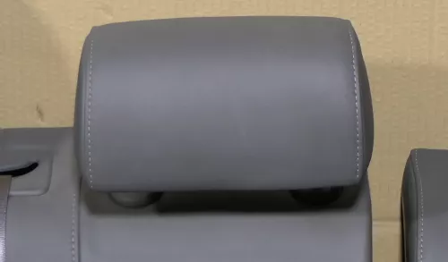 Audi A4 B6 8E Kopfstütze hinten in der Mitte grau Leder 8E0885921L (119397)