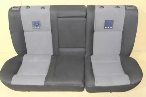 VW Golf 4 Limous Sitz Rückbank Rücksitzbank Sitzfläche Sitze mit Kopfstützen (119409)
