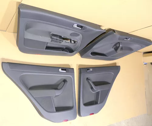 VW Golf Plus 5M 4x Türverkleidung Verkleidung Tür vorne hinten links re schwarz  (120548)