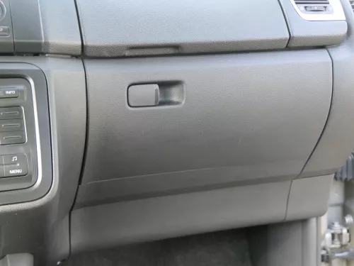 Skoda Roomster Fabia 5J Handschuhfach Handschuhfachdeckel Deckel Klappe unten (121443)