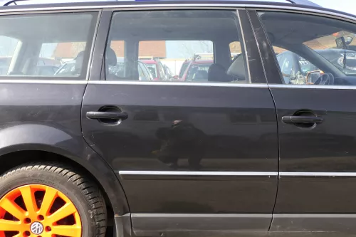 VW Passat 3B 3BG Kombi Variant Tür hinten rechts schwarz LC9Z (122548)