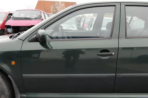 Skoda Octavia 1U Kombi + Limo Tür vorne links Fahrertür grün 9570 LF8C  (122841)