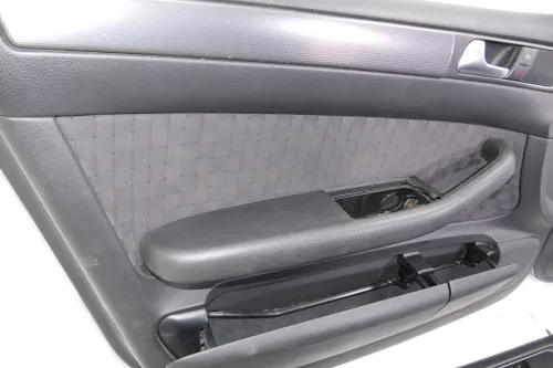 Audi A6 4B Türverkleidung Verkleidung Tür vorne +hinten links und rechts  (123992)